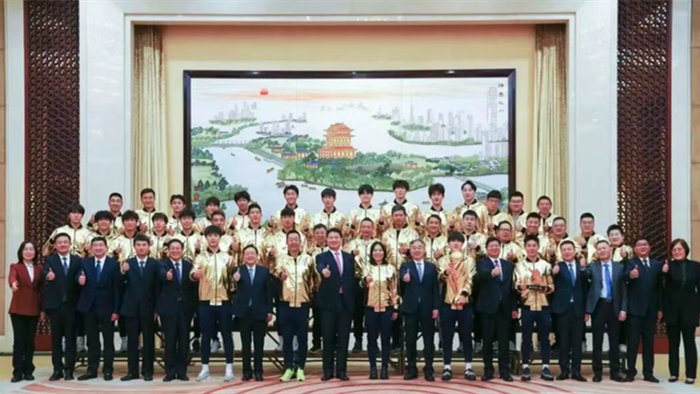 市四套班子領(lǐng)導(dǎo)接見泰州足球隊(duì)